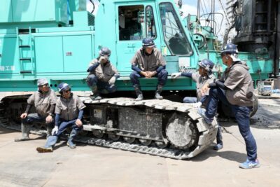 ゼロからプロへ！深谷市の杭打ち作業員、未経験者大歓迎